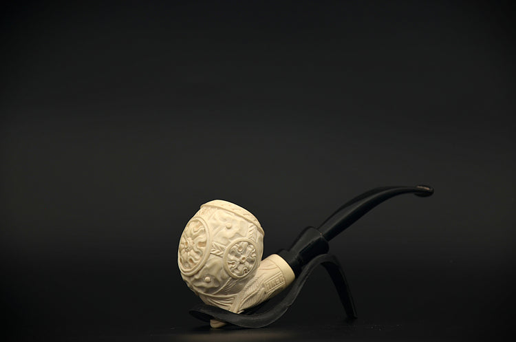 Ornate Relief Classic Meerschaum Pipe